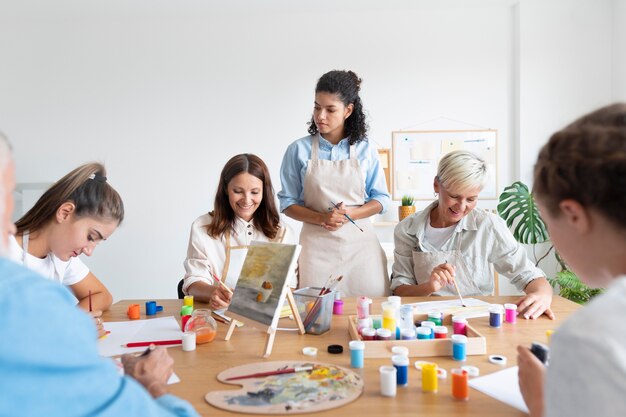 Kreatywne sposoby na rozwijanie talentów artystycznych w każdym wieku