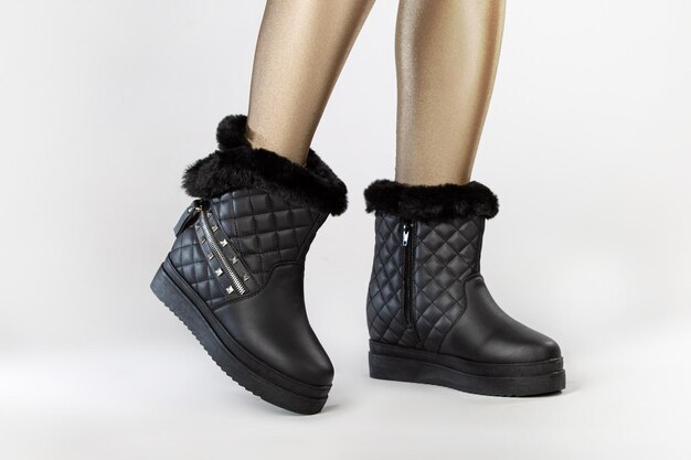 Jak stylowo nosić eleganckie czarne sztyblety damskie w sezonie jesienno-zimowym?