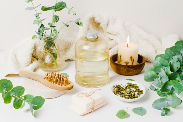 Siła aromaterapii: Jak zapachy mogą wspierać naszą codzienną rutynę pielęgnacyjną?