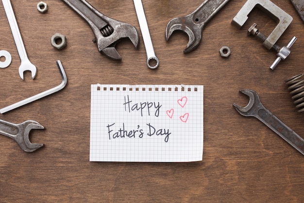 Jakie korzyści przynosi użycie gwoździarek w pracy dekarskiej?